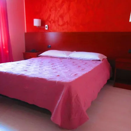 ホテル Hotel Montescano 4*